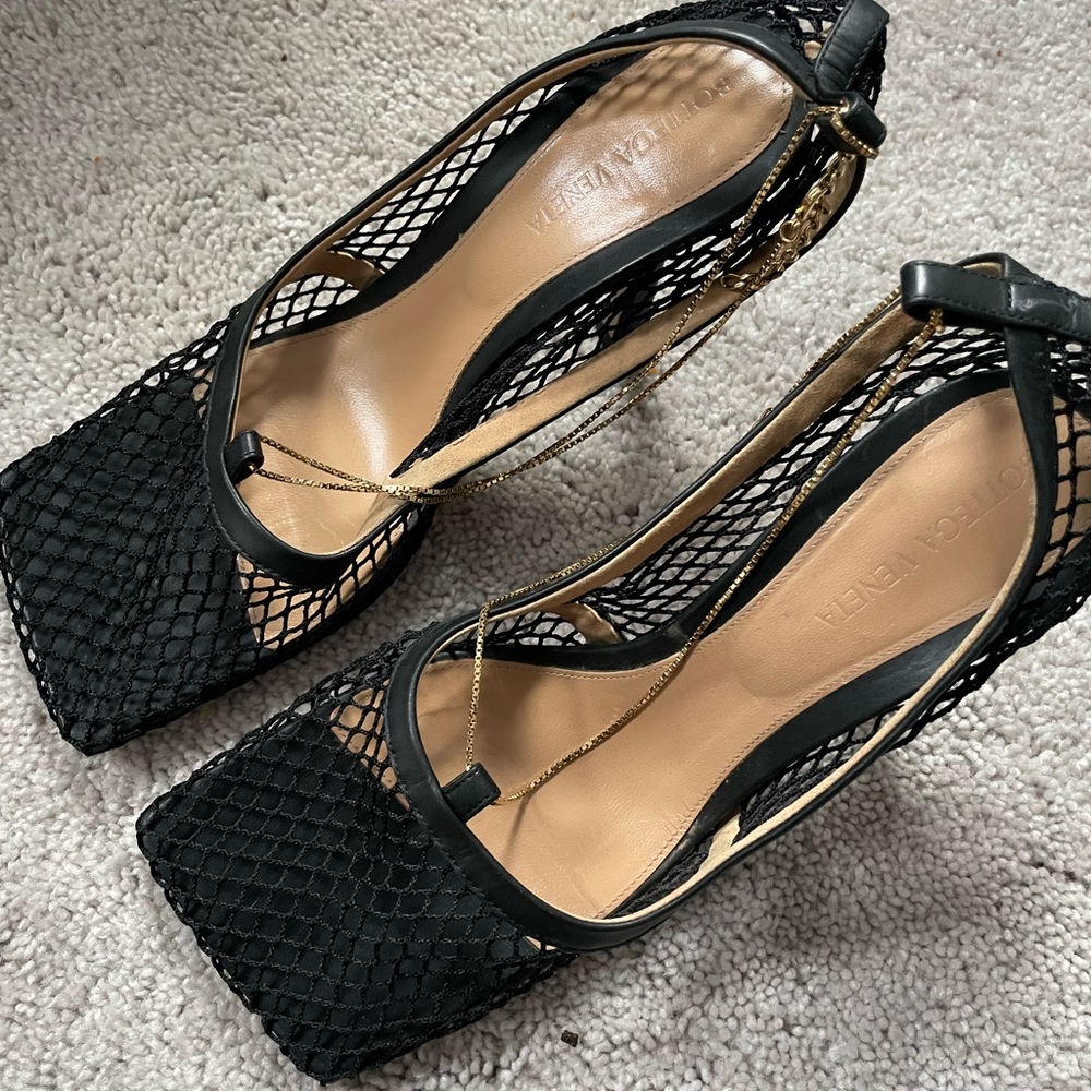 Used Bottega Veneta stretch pumps in excellent condition